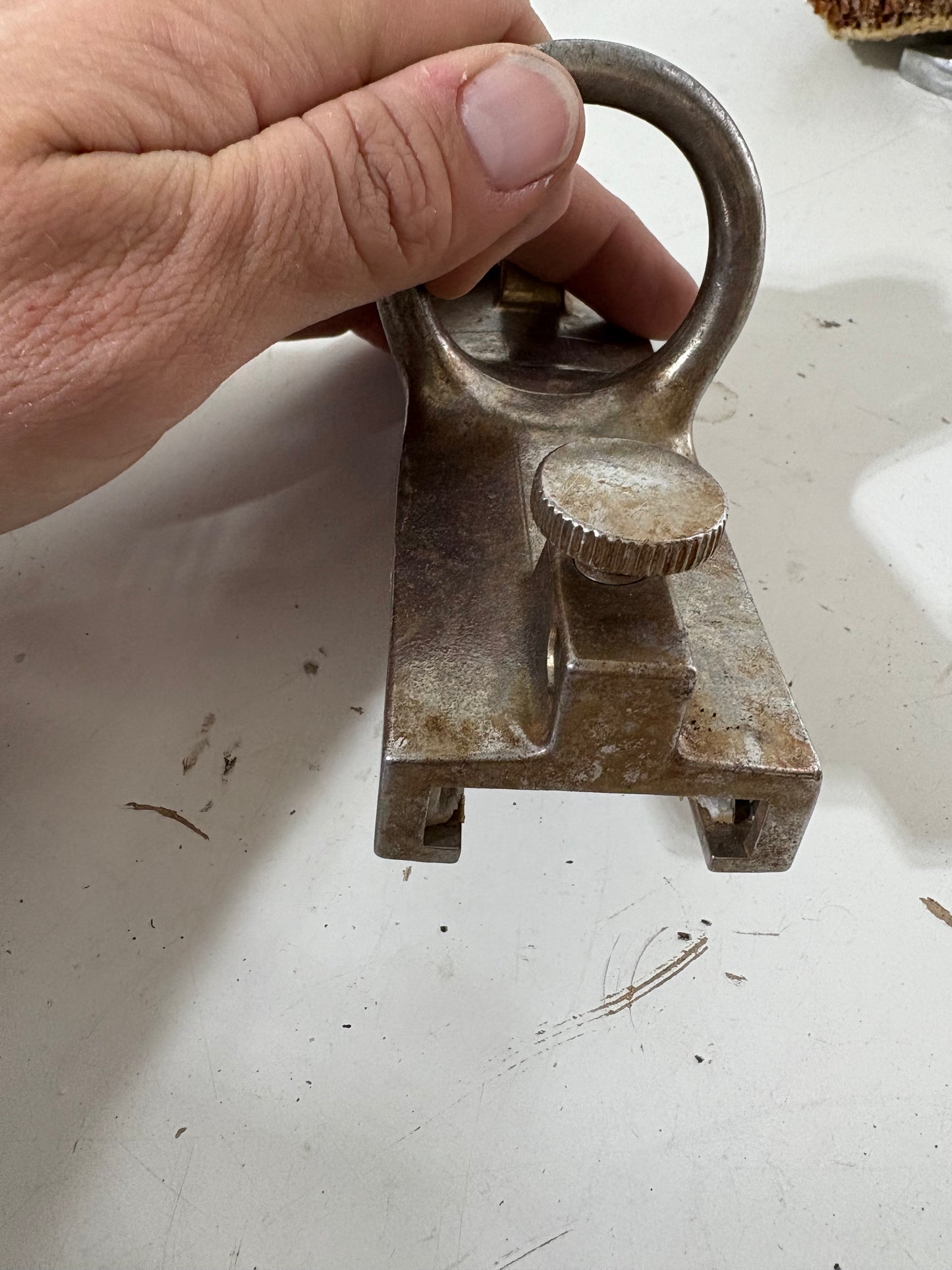 Spinnaker Car 1 3/8" Track Screw Pin