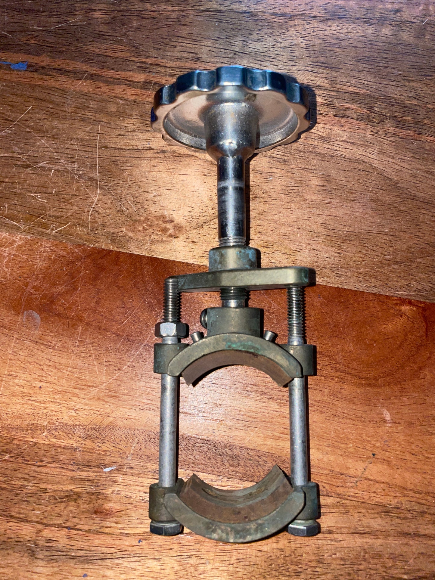 Pedestal Brake Knob With Wheel Brake