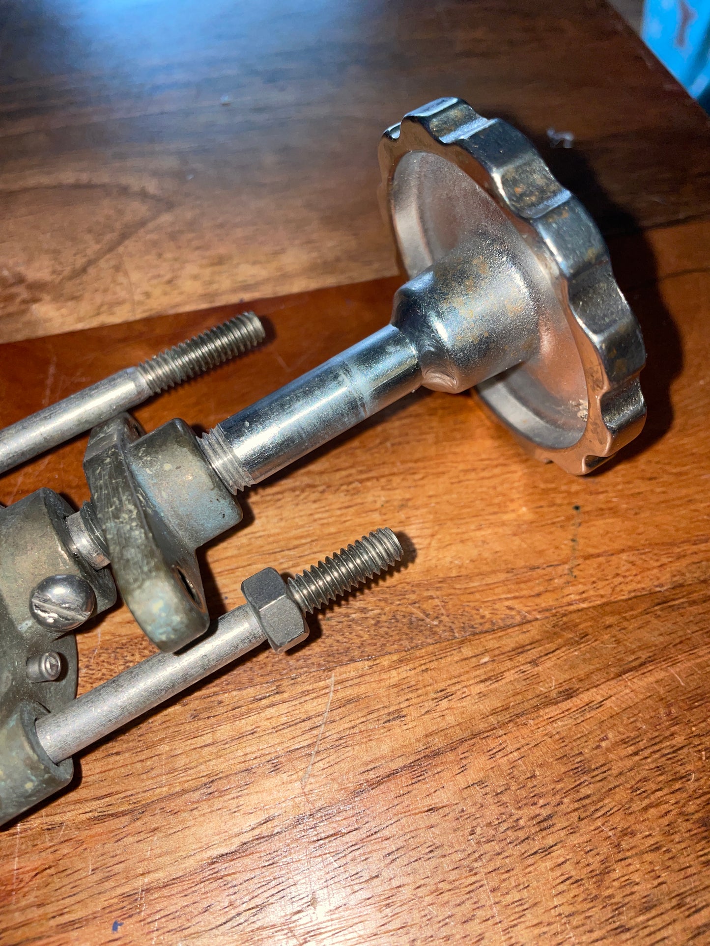Pedestal Brake Knob With Wheel Brake