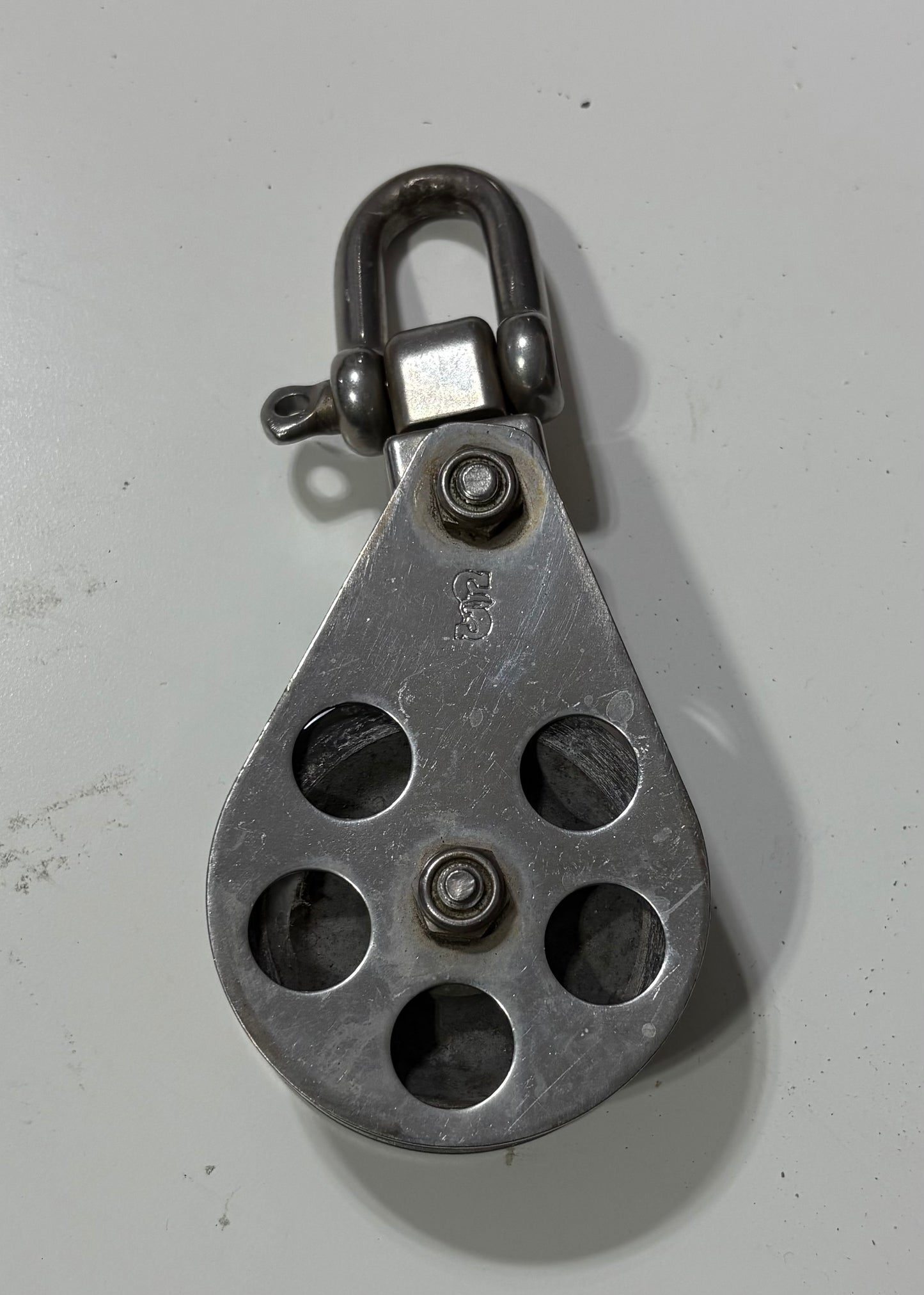 Schaefer 2 1/2" Metal Sheave Single Swivel Block with 1/4" Wire with Shackle