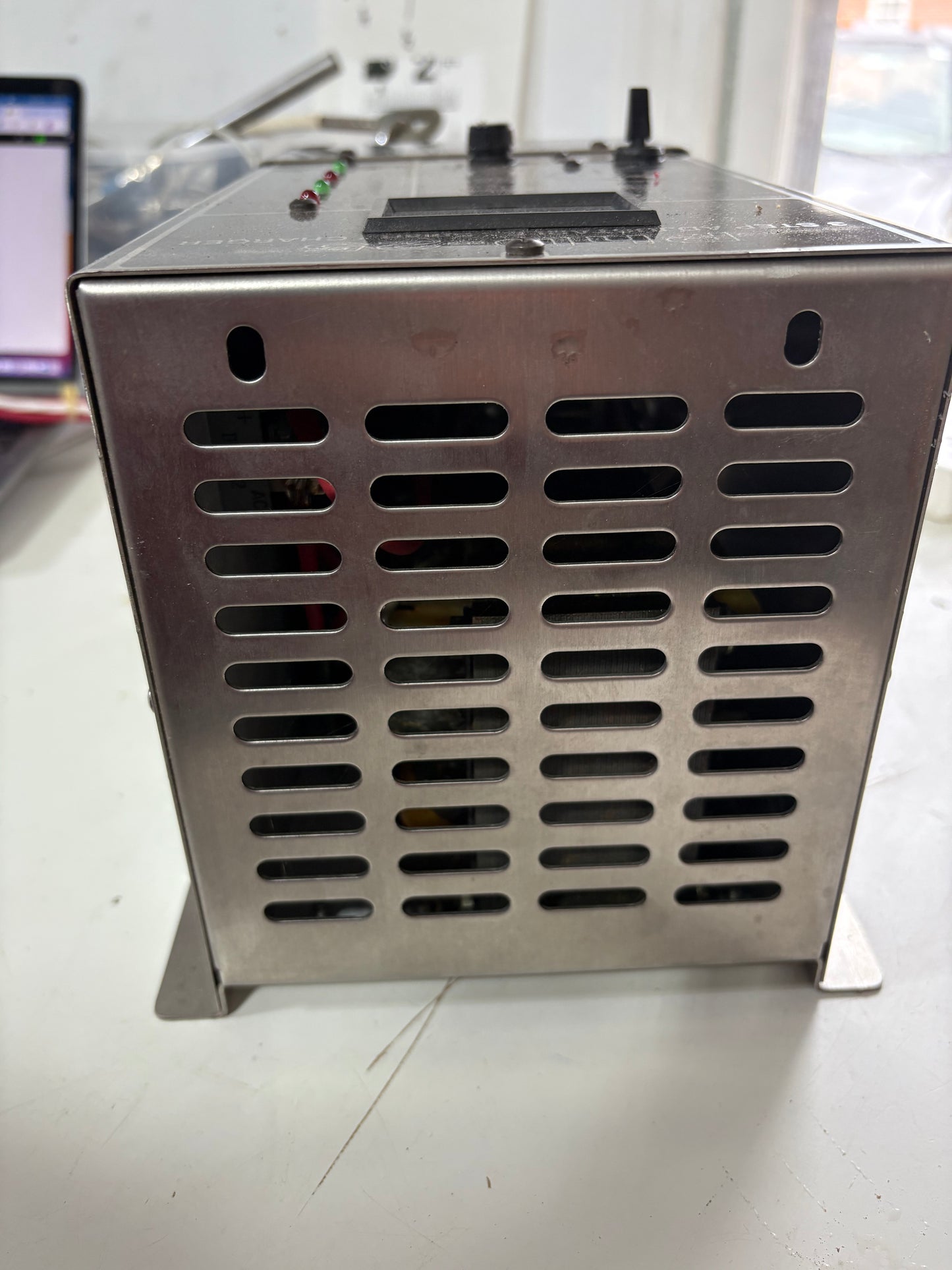 NEWMAR PhD-25 3 Step Adjustable "Smart" Charger S/N F108