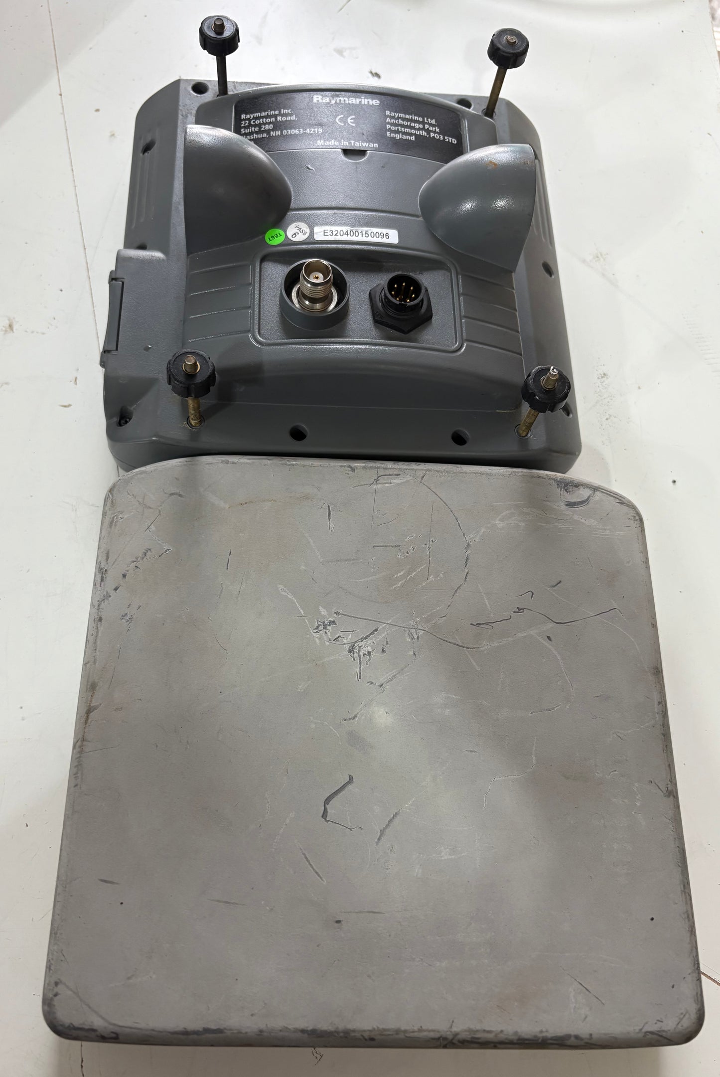 Raymarine RC435 Chart Plotter Display and Cover