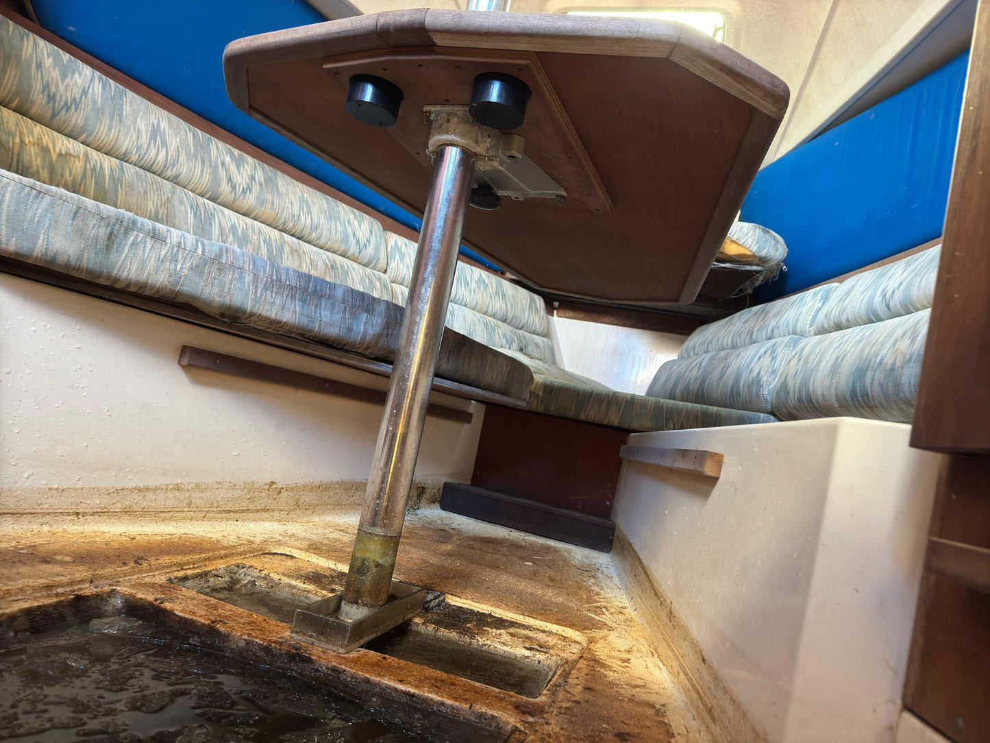 Saloon Table / Bed Piece With Pole - Pearson 27