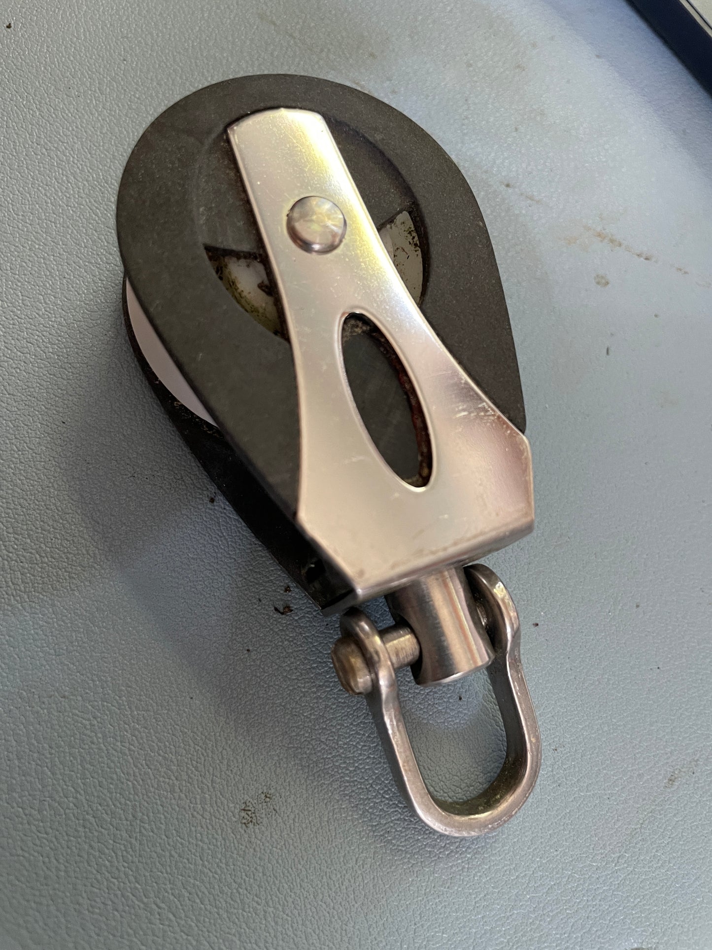 Ronstan 1 5/8” Sheave Single Swivel Block W/Shackle-3/8” Line