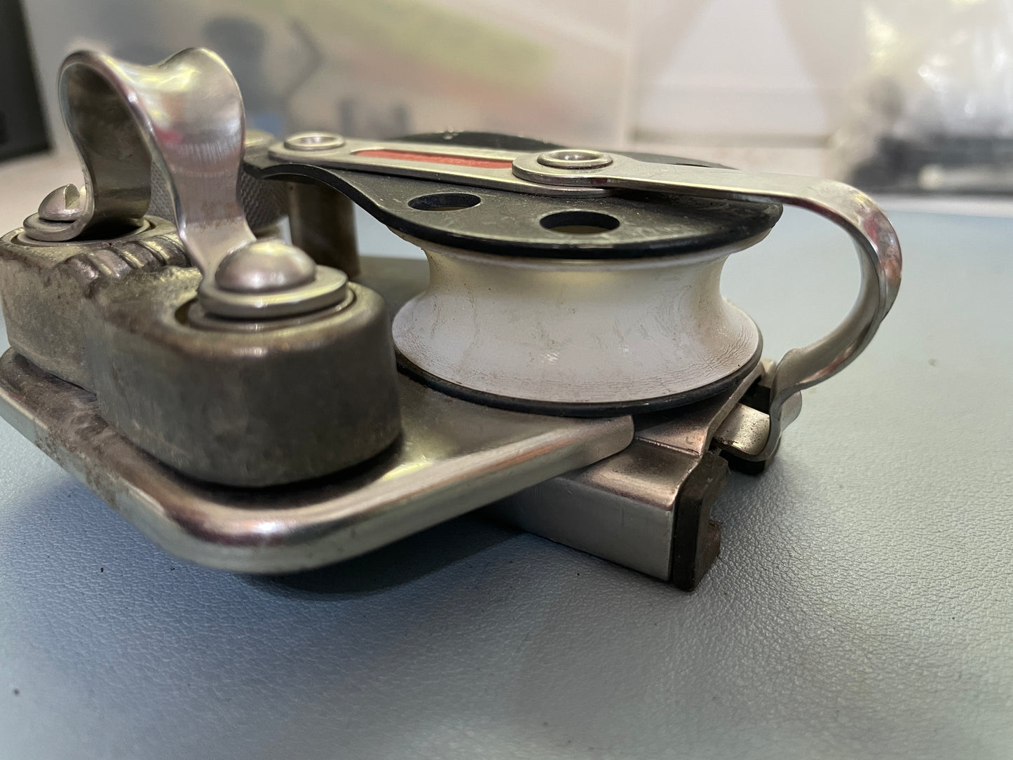 Ronstan RF852 Pull Top Track Car With Cam Cleat - 1" Track