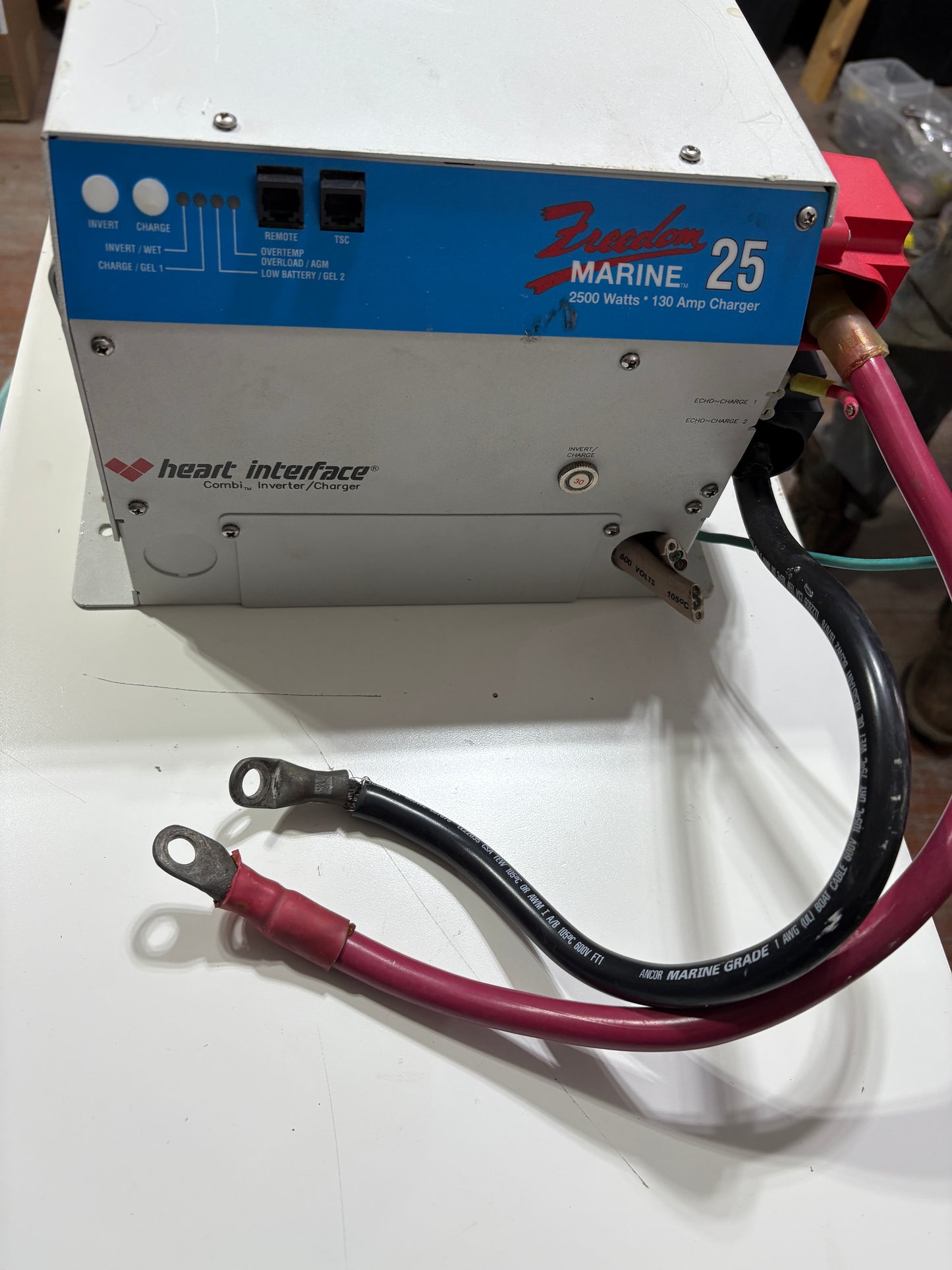 Xantrex Freedom Marine 25 2500 Watt 130 Amp inverter battery charger 81-2511-12