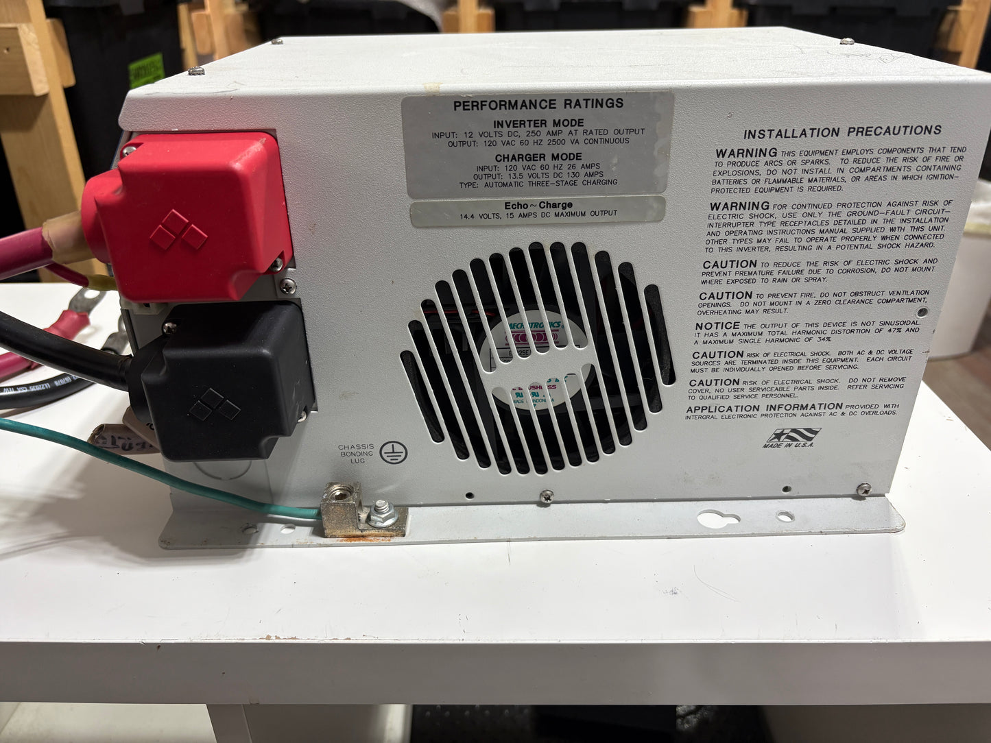 Xantrex Freedom Marine 25 2500 Watt 130 Amp inverter battery charger 81-2511-12