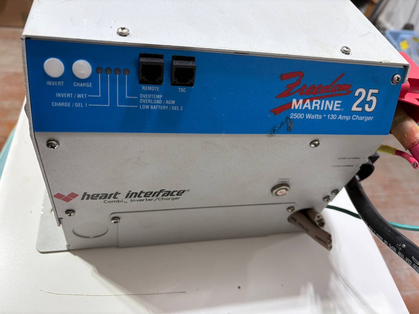 Xantrex Freedom Marine 25 2500 Watt 130 Amp inverter battery charger 81-2511-12
