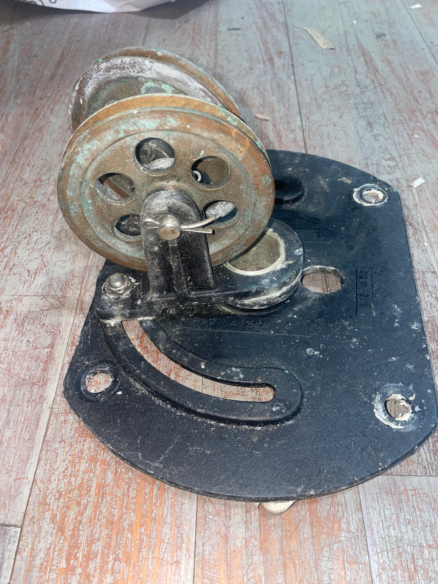 Yacht Specialties FIG 412 - A 4" Bronze Pulleys - Aluminum Base