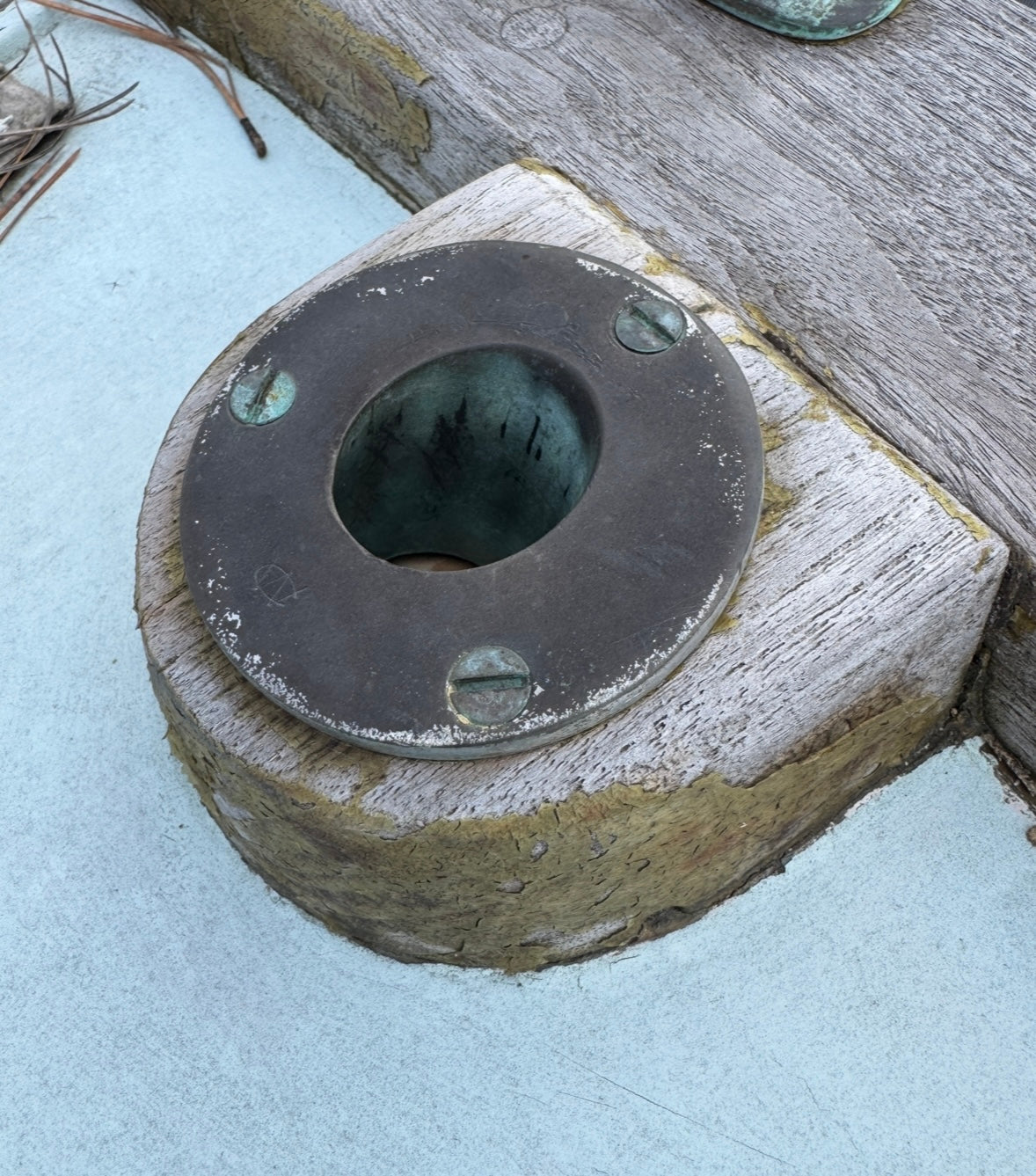 Vintage Bronze Flush Mount Flag Pole Holder - 1 1/4" Pole Hole - Alden Priscilla 1971