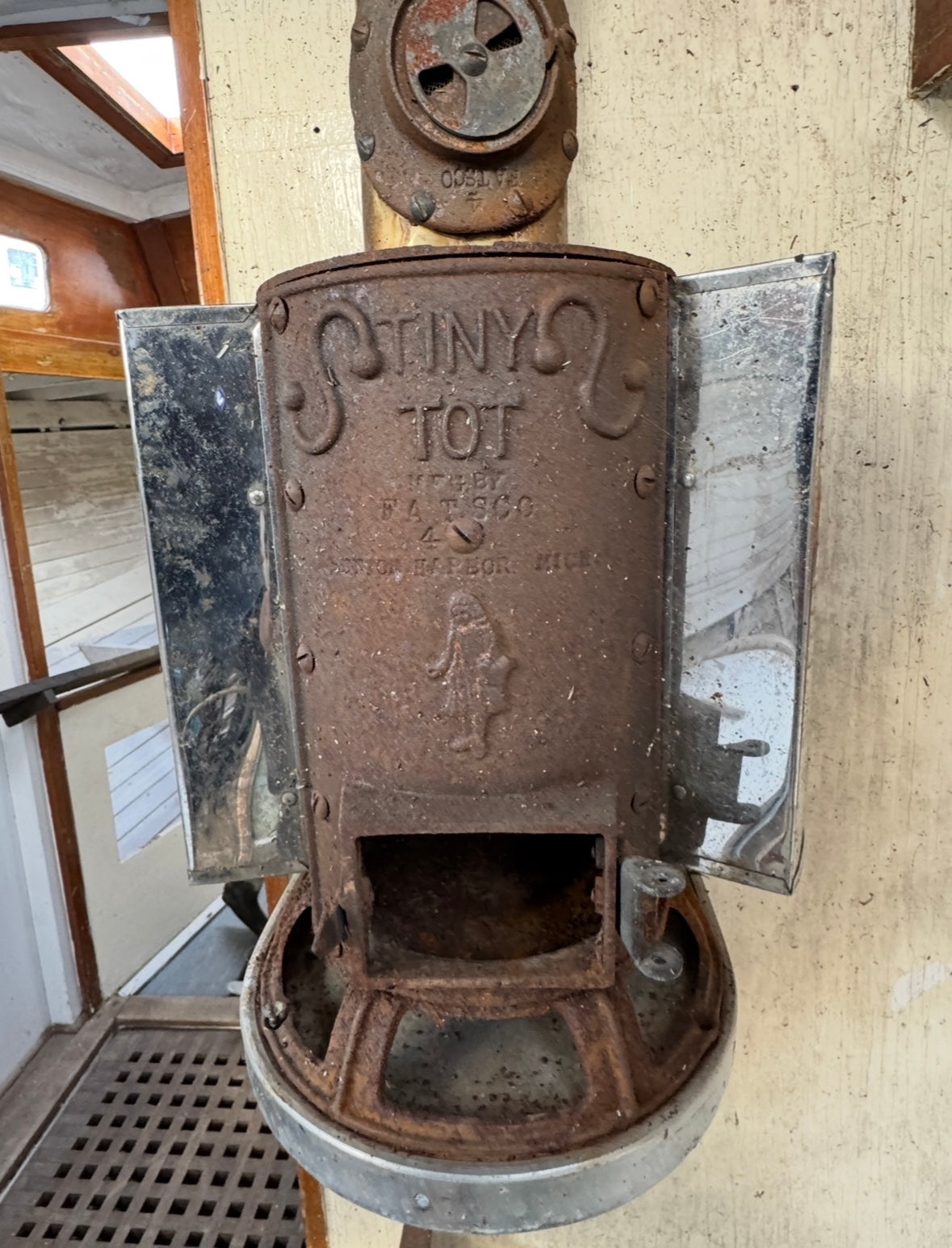Vintage Cast Iron Fatsco Tiny Tot Wood Stove - Alden Priscilla 1971