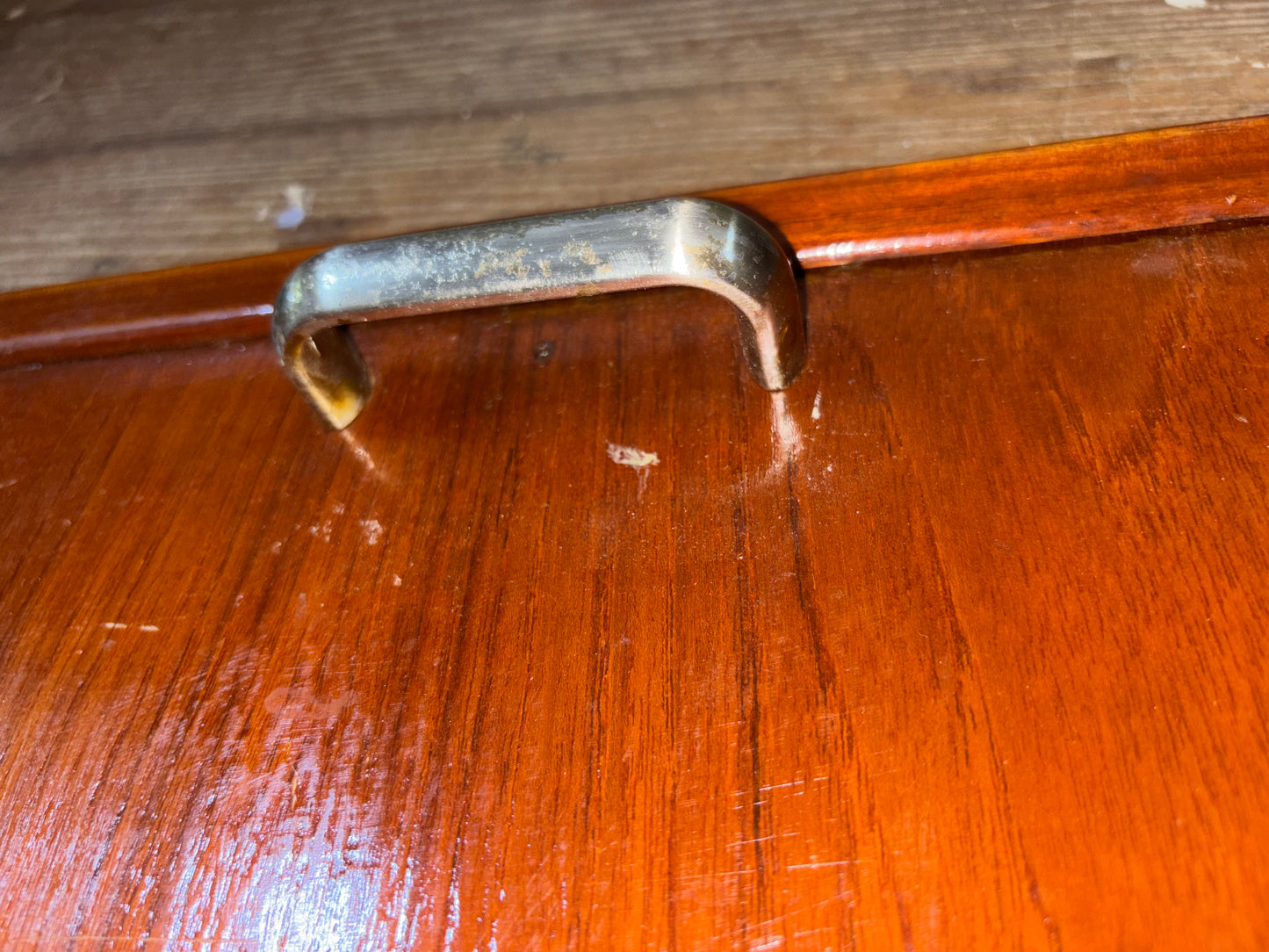 Wooden surface with a metal handle