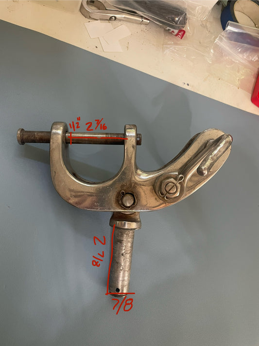 Metal clamping device with measurements on a gray surface
