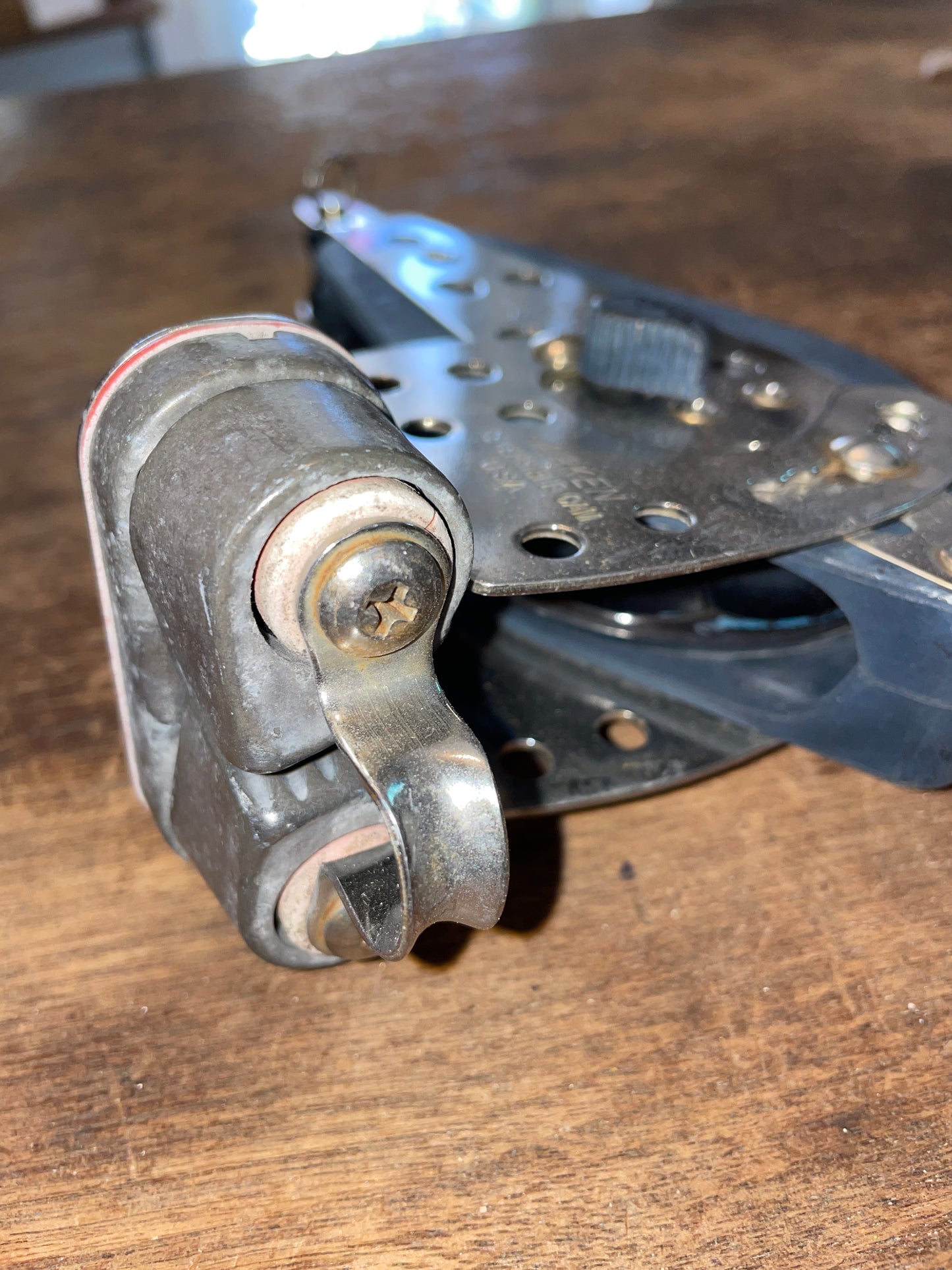 Harken Ratcheting Swivel Fiddle Block With Cam Cleat 3” Largest Sheave 2 3/4” Smallest -3/8” Line