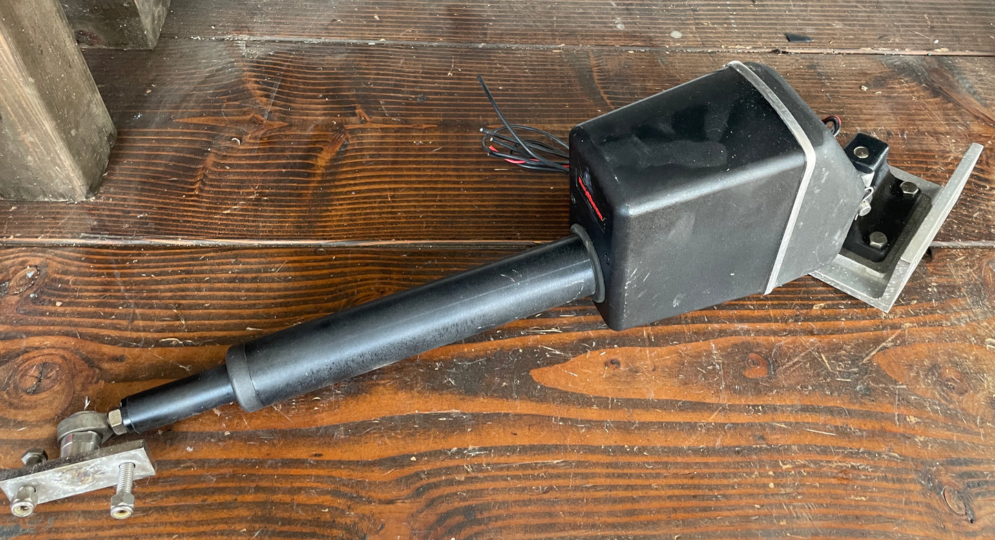 Raytheon Linear Drive Type 1 Auto Pilot - 12V Boats up to 22,000lb
