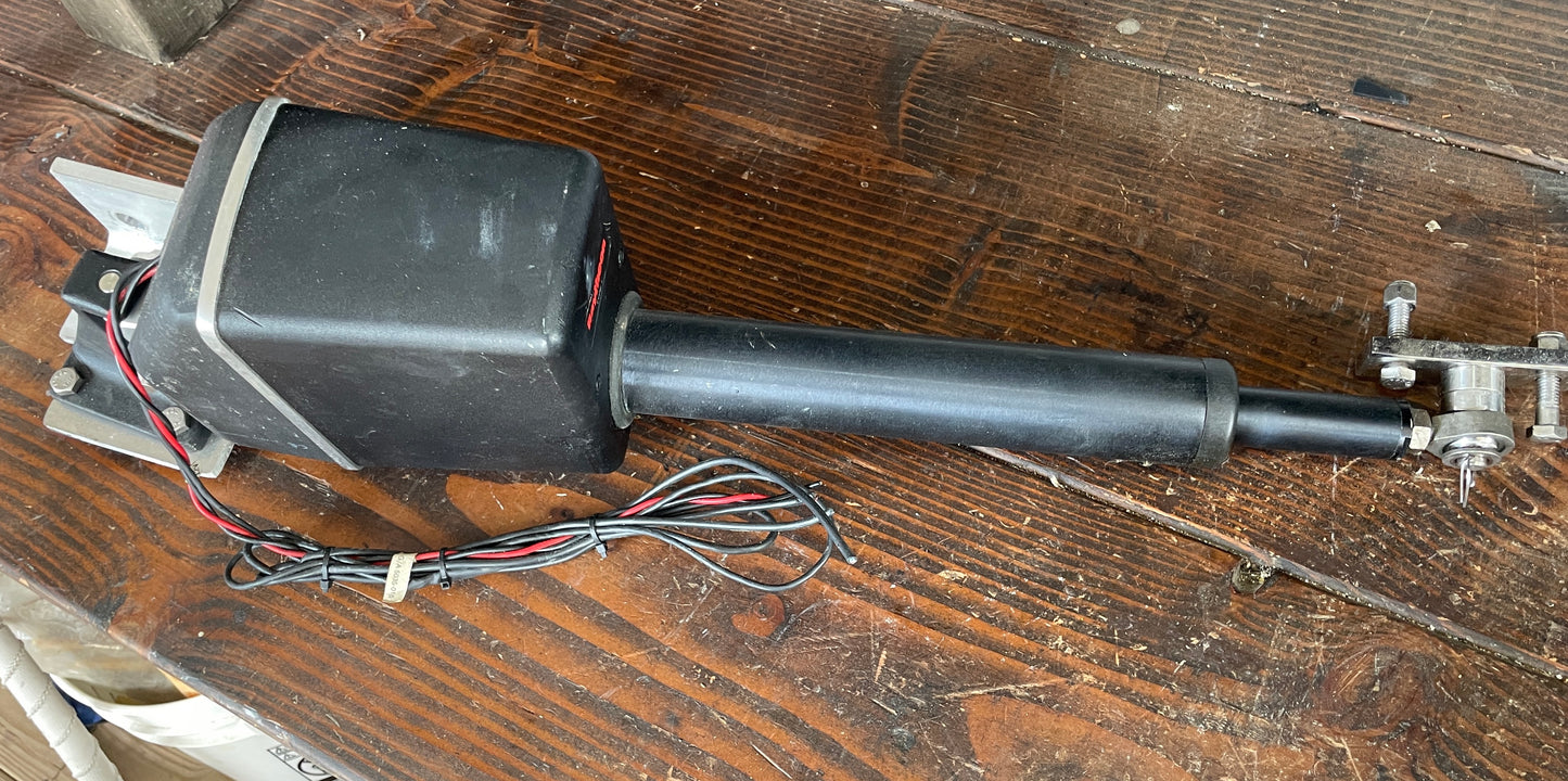 Raytheon Linear Drive Type 1 Auto Pilot - 12V Boats up to 22,000lb